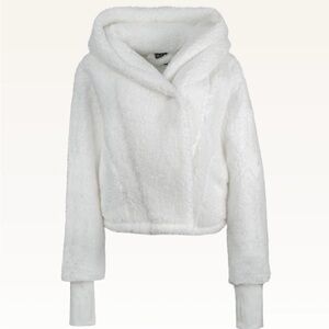 NWT Women's White Faux Fur Lounger